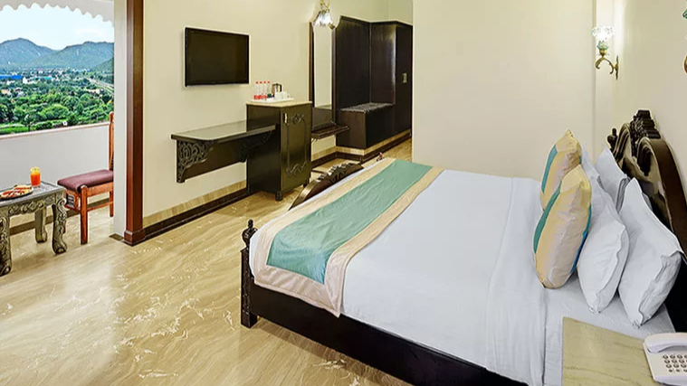 Valley View Room